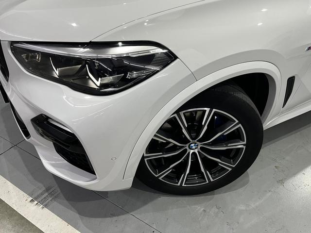 BMW X5 xDrive30d color Blanco. Año 2020. 210KW(286CV). Diésel. En concesionario Unicars Ponent de Lleida