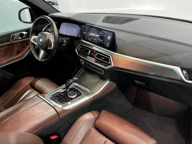 BMW X5 xDrive30d color Blanco. Año 2020. 210KW(286CV). Diésel. En concesionario Unicars Ponent de Lleida