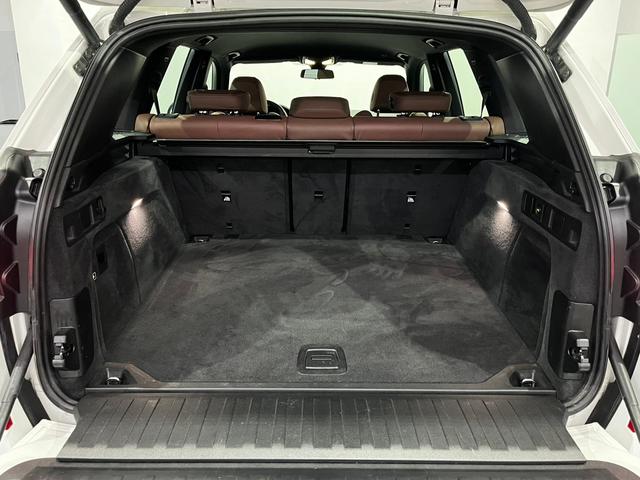 BMW X5 xDrive30d color Blanco. Año 2020. 210KW(286CV). Diésel. En concesionario Unicars Ponent de Lleida