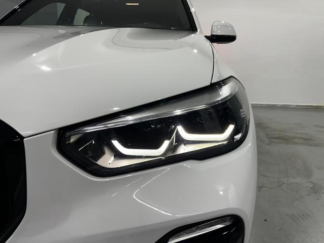 BMW X5 xDrive30d color Blanco. Año 2020. 210KW(286CV). Diésel. En concesionario Unicars Ponent de Lleida
