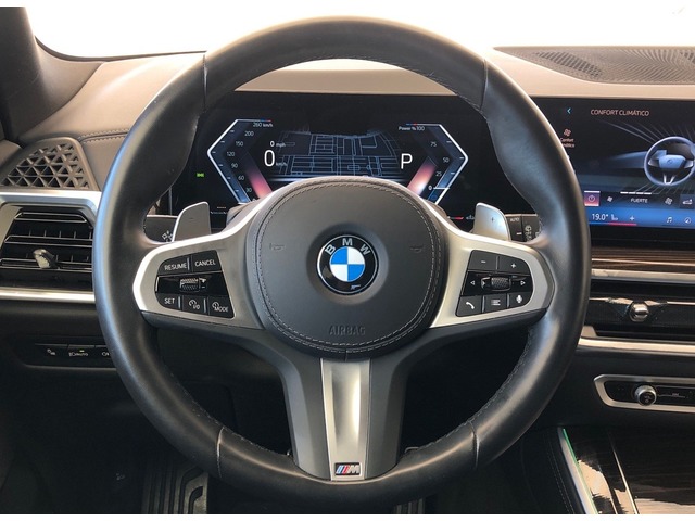 BMW X5 xDrive30d color Marrón. Año 2025. 219KW(298CV). Diésel. En concesionario Momentum S.A. de Madrid