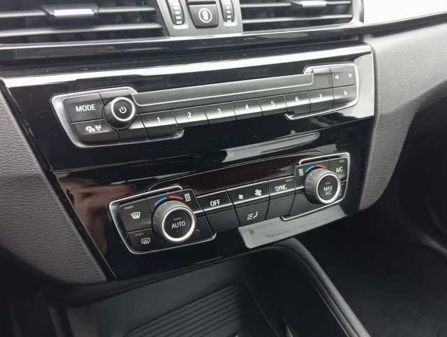 BMW X1 sDrive18d color Negro. Año 2020. 110KW(150CV). Diésel. En concesionario Augusta Aragon S.A. de Zaragoza