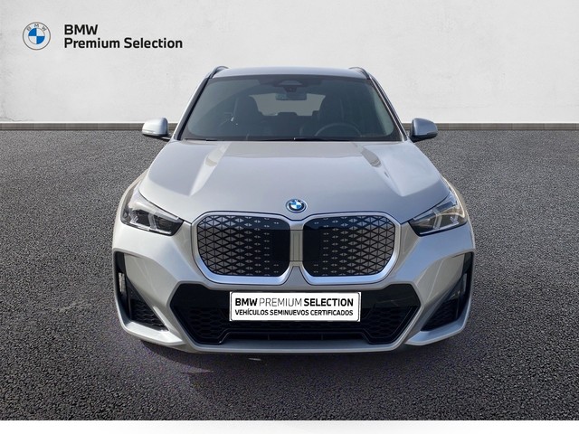 BMW iX1 eDrive20 color Gris Plata. Año 2025. 150KW(204CV). Eléctrico. En concesionario Marmotor de Las Palmas