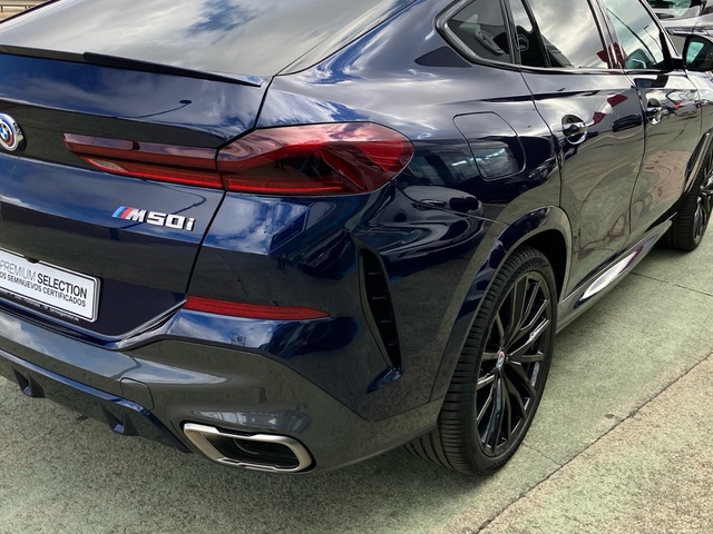 BMW X6 M50i color Azul. Año 2023. 390KW(530CV). Gasolina. En concesionario Bernesga Motor León (Bmw y Mini) de León