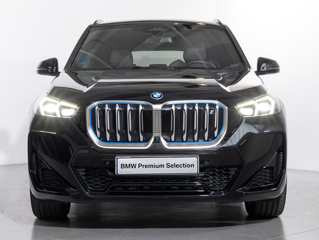 BMW iX1 xDrive30 color Negro. Año 2023. 230KW(313CV). Eléctrico. En concesionario Oliva Motor Girona de Girona