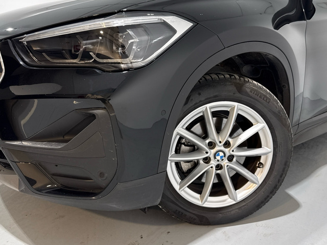 BMW X1 sDrive18i color Negro. Año 2021. 103KW(140CV). Gasolina. En concesionario Auto Premier, S.A. - MADRID de Madrid