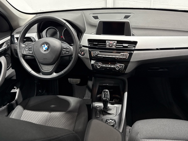 BMW X1 sDrive18i color Negro. Año 2021. 103KW(140CV). Gasolina. En concesionario Auto Premier, S.A. - MADRID de Madrid