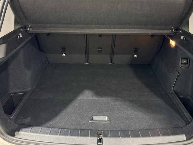 BMW X1 sDrive18d color Blanco. Año 2021. 110KW(150CV). Diésel. En concesionario Auto Premier, S.A. - MADRID de Madrid