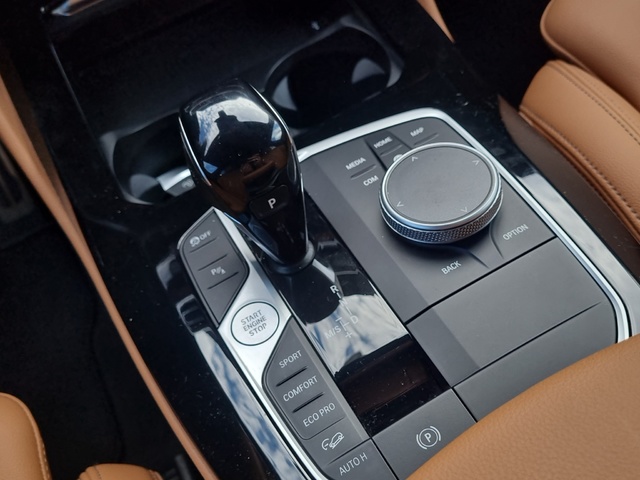 BMW X4 xDrive20d color Blanco. Año 2024. 140KW(190CV). Diésel. En concesionario GANDIA Automoviles Fersan, S.A. de Valencia