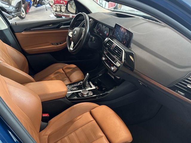 BMW X3 xDrive30d color Azul. Año 2019. 195KW(265CV). Diésel. En concesionario Burgocar (Bmw y Mini) de Burgos