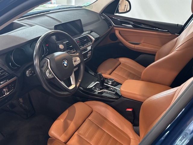 BMW X3 xDrive30d color Azul. Año 2019. 195KW(265CV). Diésel. En concesionario Burgocar (Bmw y Mini) de Burgos