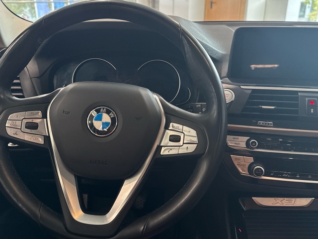 BMW X3 xDrive30d color Azul. Año 2019. 195KW(265CV). Diésel. En concesionario Burgocar (Bmw y Mini) de Burgos