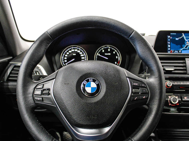 BMW Serie 1 116d color Gris Plata. Año 2018. 85KW(116CV). Diésel. En concesionario Barcelona Premium -- GRAN VIA de Barcelona
