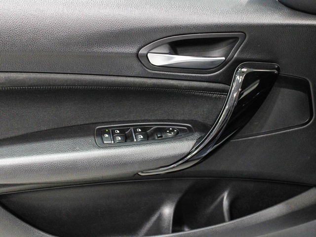 BMW Serie 1 116d color Gris Plata. Año 2018. 85KW(116CV). Diésel. En concesionario Barcelona Premium -- GRAN VIA de Barcelona