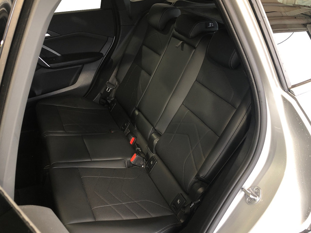 BMW X1 sDrive18d color Gris Plata. Año 2025. 110KW(150CV). Diésel. En concesionario Vehinter Getafe de Madrid