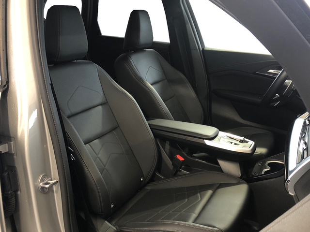 BMW X1 sDrive18d color Gris Plata. Año 2025. 110KW(150CV). Diésel. En concesionario Vehinter Getafe de Madrid