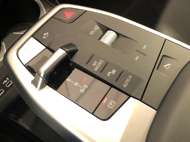 BMW X1 sDrive18d color Gris Plata. Año 2025. 110KW(150CV). Diésel. En concesionario Vehinter Getafe de Madrid