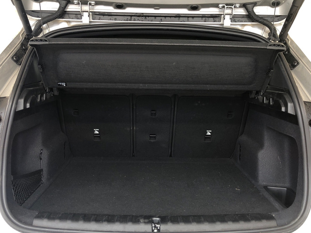 BMW X1 sDrive18d color Gris Plata. Año 2025. 110KW(150CV). Diésel. En concesionario Vehinter Getafe de Madrid