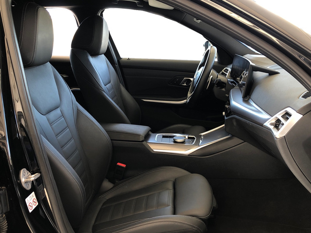 BMW Serie 3 320d Touring color Negro. Año 2024. 140KW(190CV). Diésel. En concesionario Vehinter Getafe de Madrid