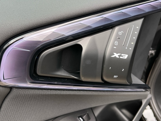 BMW X3 xDrive20d color Negro. Año 2025. 145KW(197CV). Diésel. En concesionario Celtamotor Vigo de Pontevedra