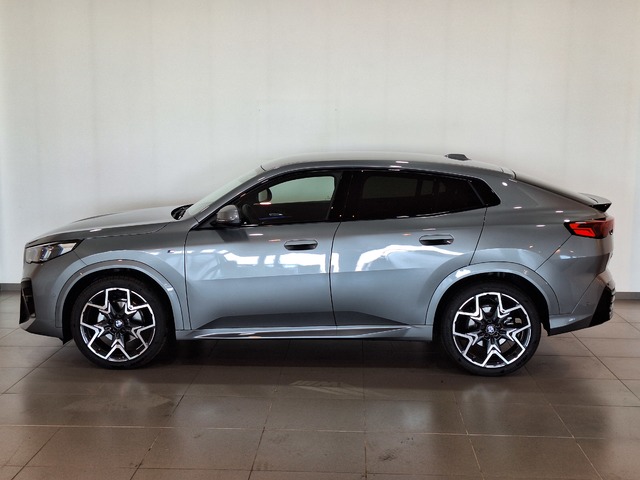 BMW X2 sDrive20d color Gris. Año 2025. 120KW(163CV). Diésel. En concesionario Tormes Motor de Salamanca