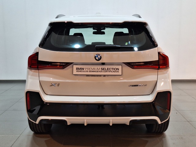 BMW X1 sDrive20d color Blanco. Año 2025. 120KW(163CV). Diésel. En concesionario Tormes Motor de Salamanca