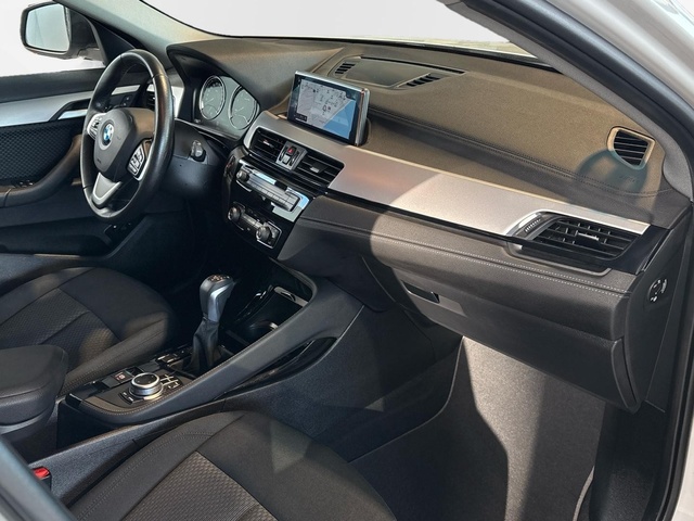 BMW X2 xDrive25e color Blanco. Año 2021. 162KW(220CV). Híbrido Electro/Gasolina. En concesionario Pruna Motor de Barcelona