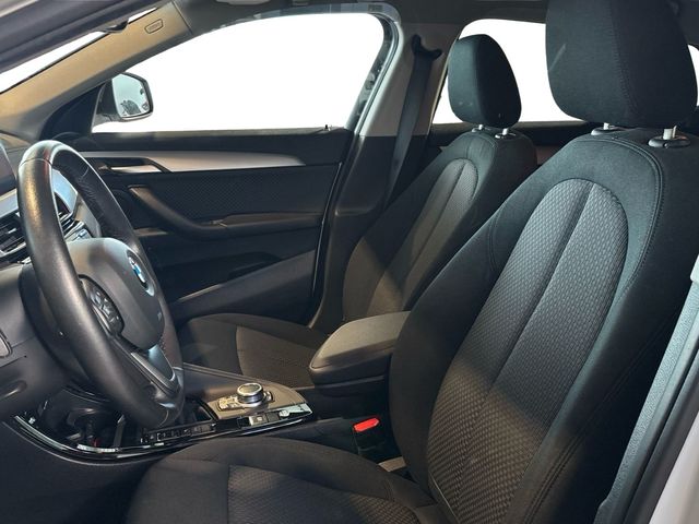 BMW X2 xDrive25e color Blanco. Año 2021. 162KW(220CV). Híbrido Electro/Gasolina. En concesionario Pruna Motor de Barcelona