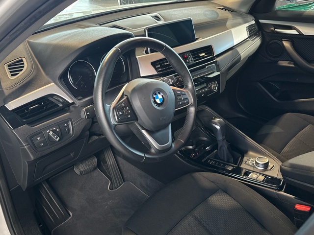 BMW X2 xDrive25e color Blanco. Año 2021. 162KW(220CV). Híbrido Electro/Gasolina. En concesionario Pruna Motor de Barcelona