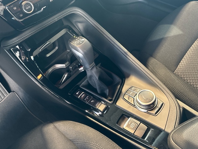 BMW X2 xDrive25e color Blanco. Año 2021. 162KW(220CV). Híbrido Electro/Gasolina. En concesionario Pruna Motor de Barcelona