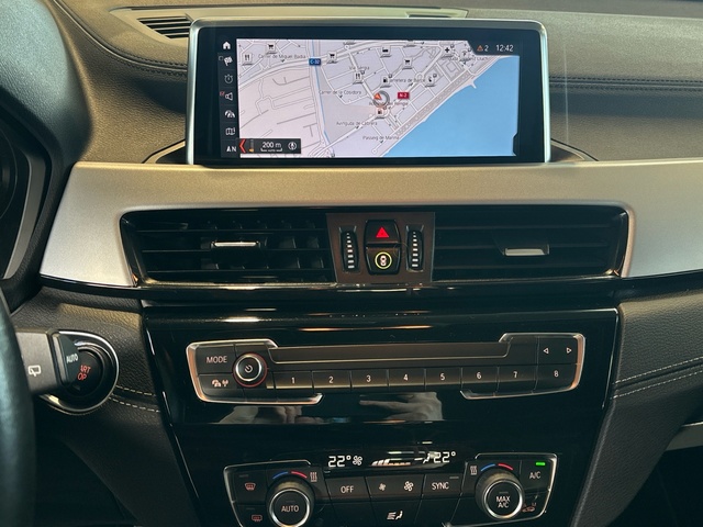 BMW X2 xDrive25e color Blanco. Año 2021. 162KW(220CV). Híbrido Electro/Gasolina. En concesionario Pruna Motor de Barcelona