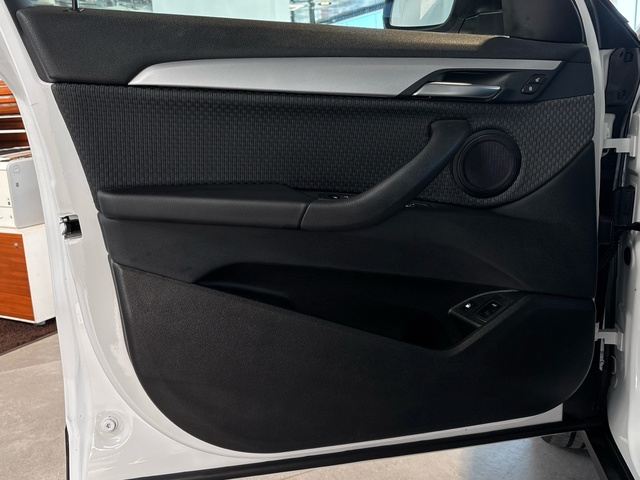 BMW X2 xDrive25e color Blanco. Año 2021. 162KW(220CV). Híbrido Electro/Gasolina. En concesionario Pruna Motor de Barcelona