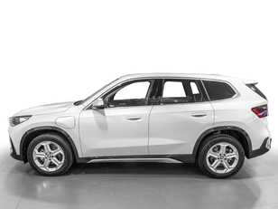 Fotos de BMW X1 xDrive30e color Blanco. Año 2024. 240KW(326CV). Híbrido Electro/Gasolina. En concesionario Caetano Cuzco, Alcalá de Madrid