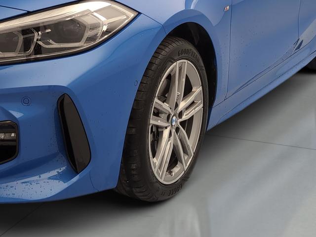 BMW Serie 1 118d color Azul. Año 2023. 110KW(150CV). Diésel. En concesionario Automotor Premium Velázquez - Málaga de Málaga
