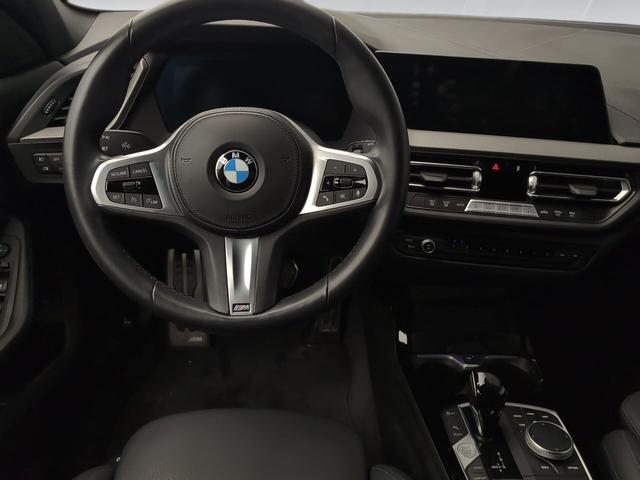 BMW Serie 1 118d color Azul. Año 2023. 110KW(150CV). Diésel. En concesionario Automotor Premium Velázquez - Málaga de Málaga
