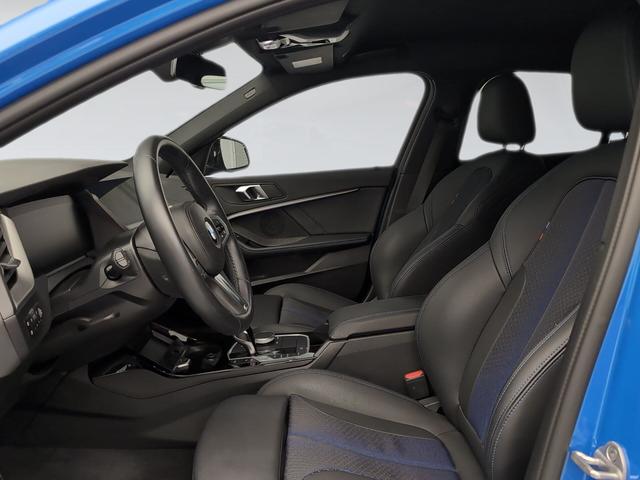 BMW Serie 1 118d color Azul. Año 2023. 110KW(150CV). Diésel. En concesionario Automotor Premium Velázquez - Málaga de Málaga