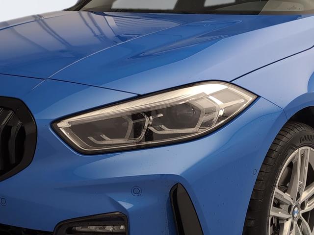 BMW Serie 1 118d color Azul. Año 2023. 110KW(150CV). Diésel. En concesionario Automotor Premium Velázquez - Málaga de Málaga