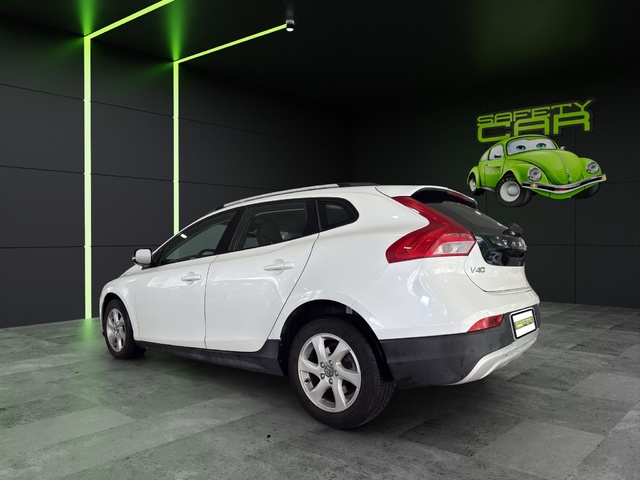 Volvo V40 Cross Country D2 Momentum Auto 85 kW (115 CV)