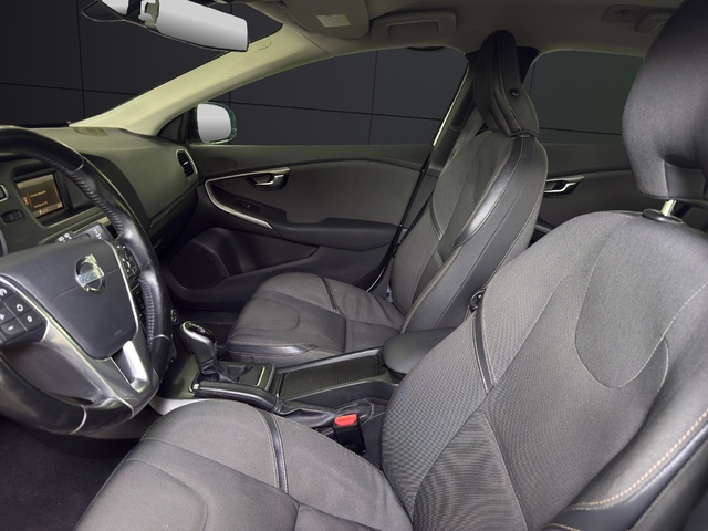Volvo V40 Cross Country D2 Momentum Auto 85 kW (115 CV)