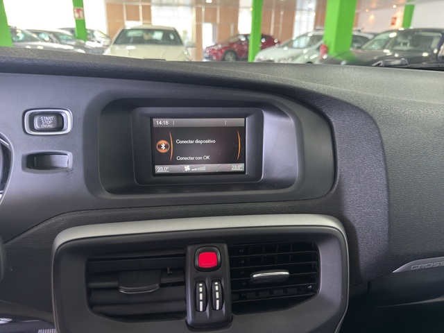 Volvo V40 Cross Country D2 Momentum Auto 85 kW (115 CV)