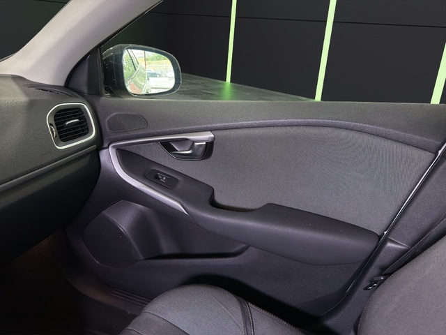 Volvo V40 Cross Country D2 Momentum Auto 85 kW (115 CV)