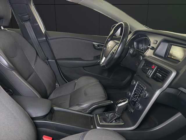 Volvo V40 Cross Country D2 Momentum Auto 85 kW (115 CV)