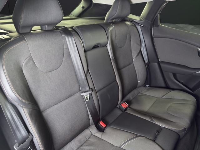 Volvo V40 Cross Country D2 Momentum Auto 85 kW (115 CV)