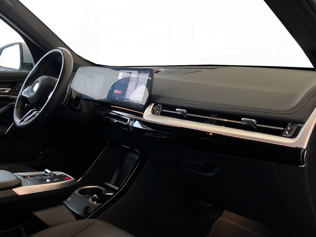 BMW X1 sDrive18d color Gris Plata. Año 2024. 110KW(150CV). Diésel. En concesionario Vehinter Getafe de Madrid