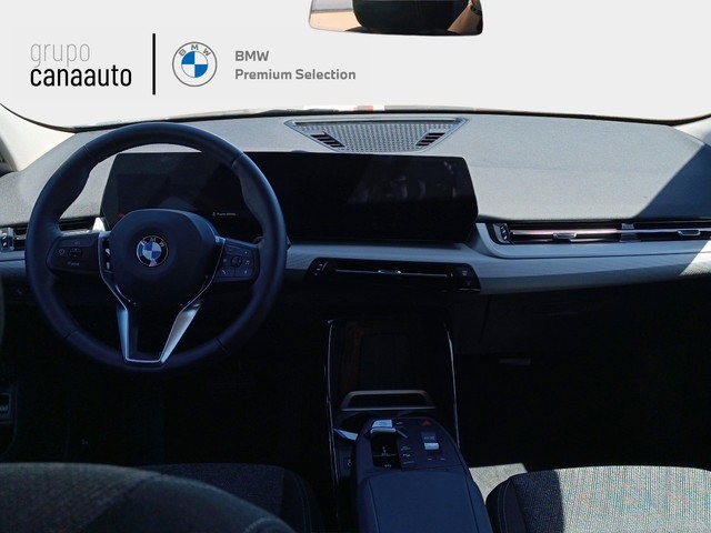 BMW X2 sDrive20i color Negro. Año 2025. 125KW(170CV). Gasolina. En concesionario TACO de Sta. C. Tenerife