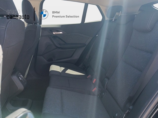 BMW X2 sDrive20i color Negro. Año 2025. 125KW(170CV). Gasolina. En concesionario TACO de Sta. C. Tenerife