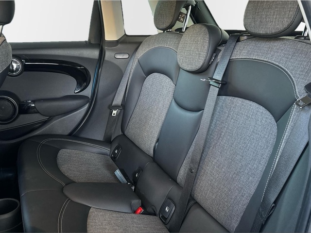 fotoG 8 del MINI MINI 5 Puertas Cooper 100 kW (136 CV) 136cv Gasolina del 2021 en Barcelona