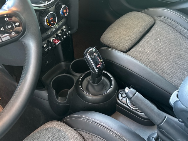 fotoG 10 del MINI MINI 5 Puertas Cooper 100 kW (136 CV) 136cv Gasolina del 2021 en Barcelona