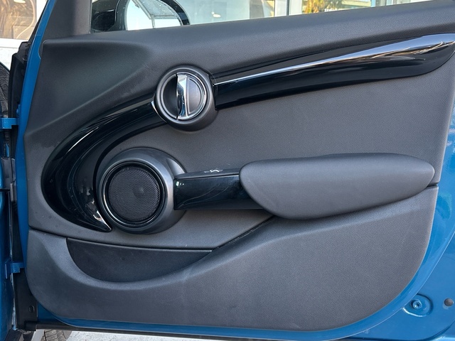 fotoG 12 del MINI MINI 5 Puertas Cooper 100 kW (136 CV) 136cv Gasolina del 2021 en Barcelona