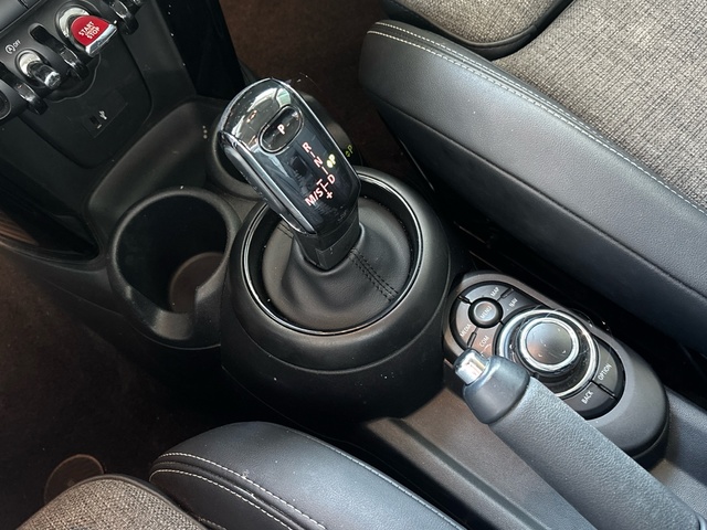 fotoG 15 del MINI MINI 5 Puertas Cooper 100 kW (136 CV) 136cv Gasolina del 2021 en Barcelona